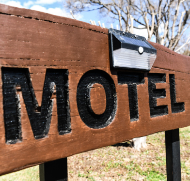 Hills of Gold Motel | Location - Escape to the country